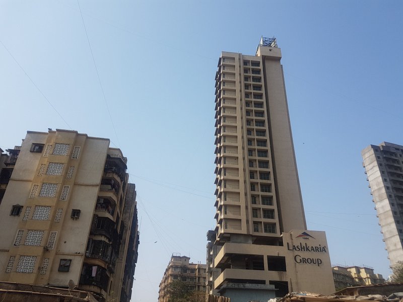 Building - Lashkaria Green Woods, Andheri West